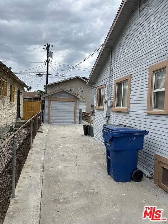 2418 Exposition Place Los Angeles, CA 90018