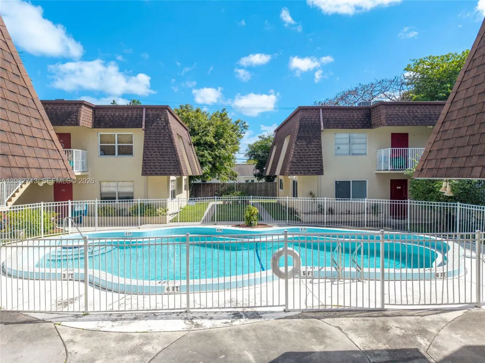 4524 SW 54th St #501-W Dania Beach, FL 33314