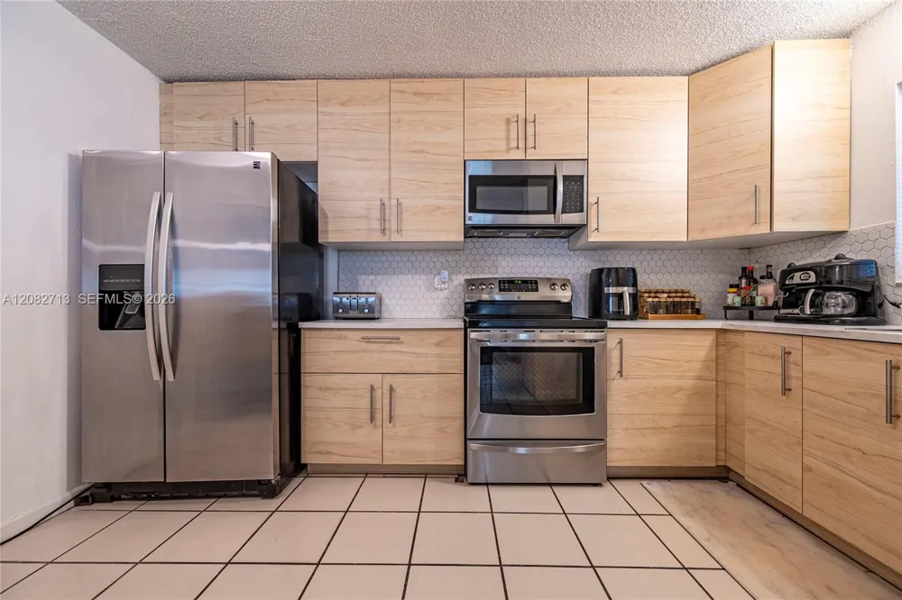 4524 SW 54th St #501-W Dania Beach, FL 33314