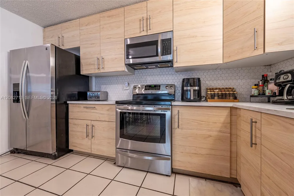 4524 SW 54th St #501-W Dania Beach, FL 33314