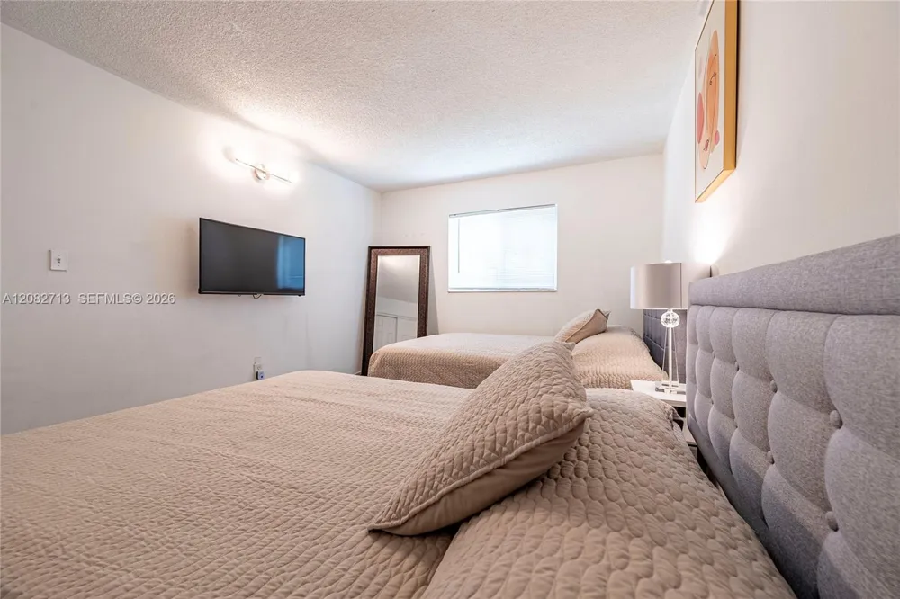 4524 SW 54th St #501-W Dania Beach, FL 33314