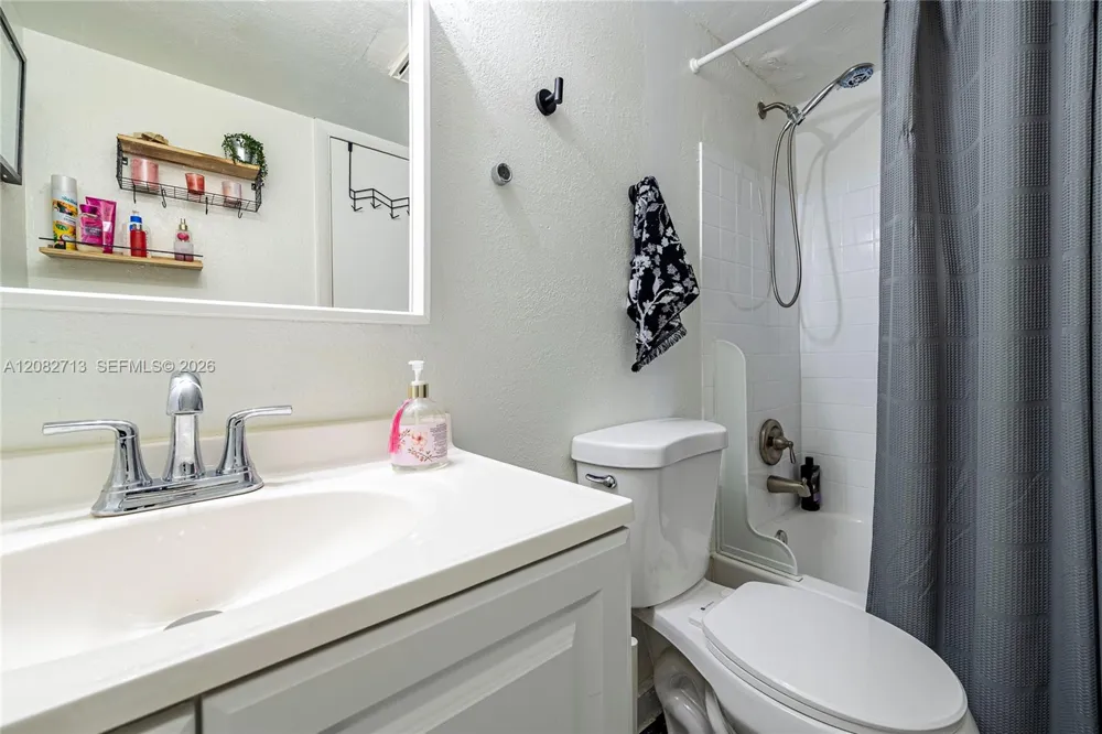 4524 SW 54th St #501-W Dania Beach, FL 33314