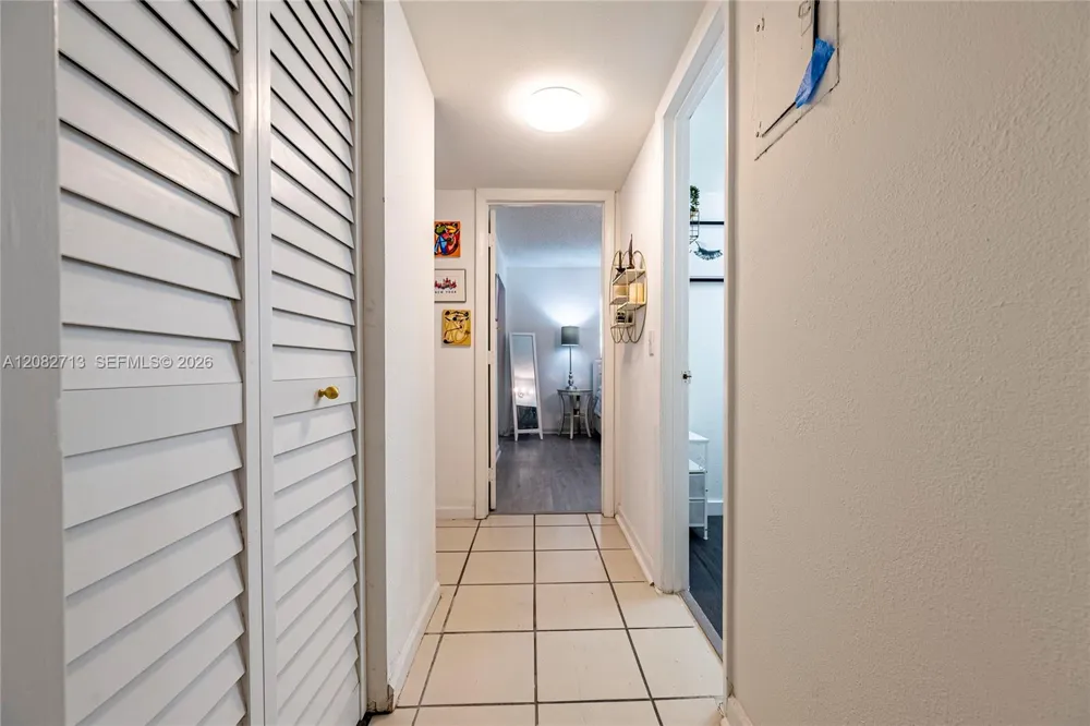4524 SW 54th St #501-W Dania Beach, FL 33314