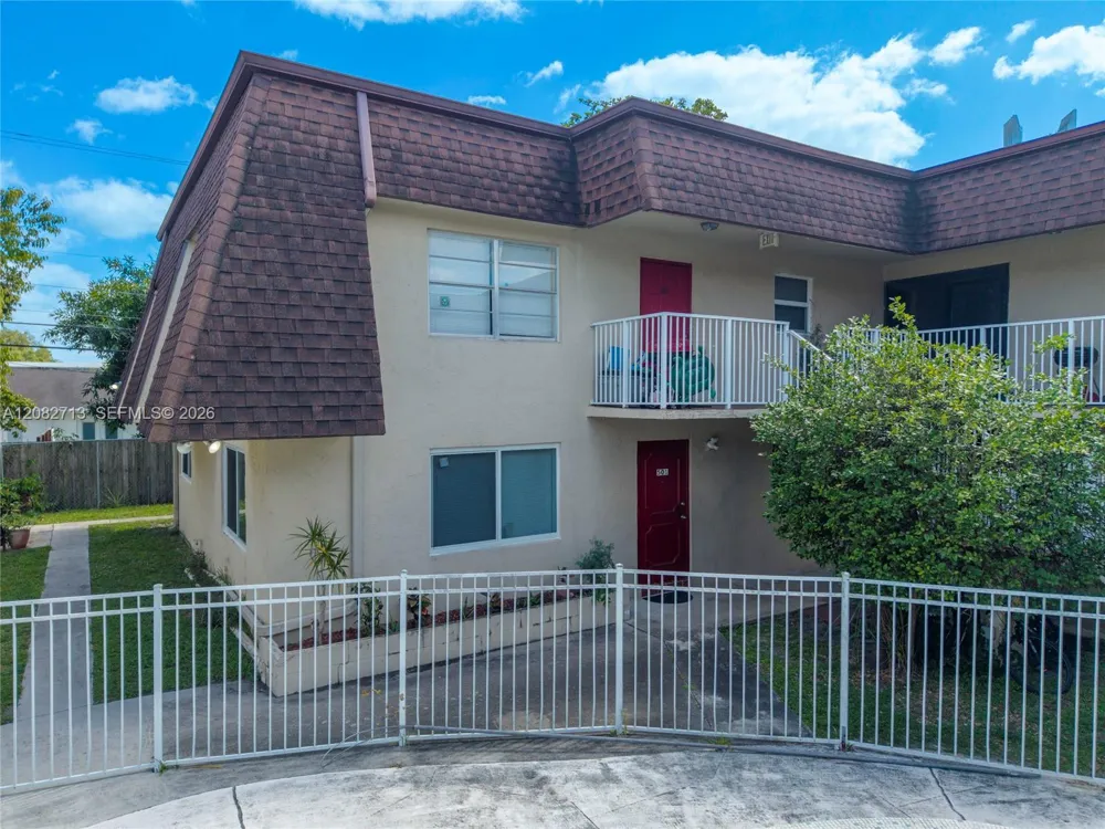4524 SW 54th St #501-W Dania Beach, FL 33314