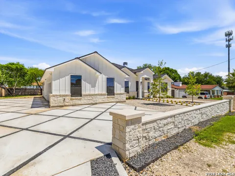 915 BURR RD