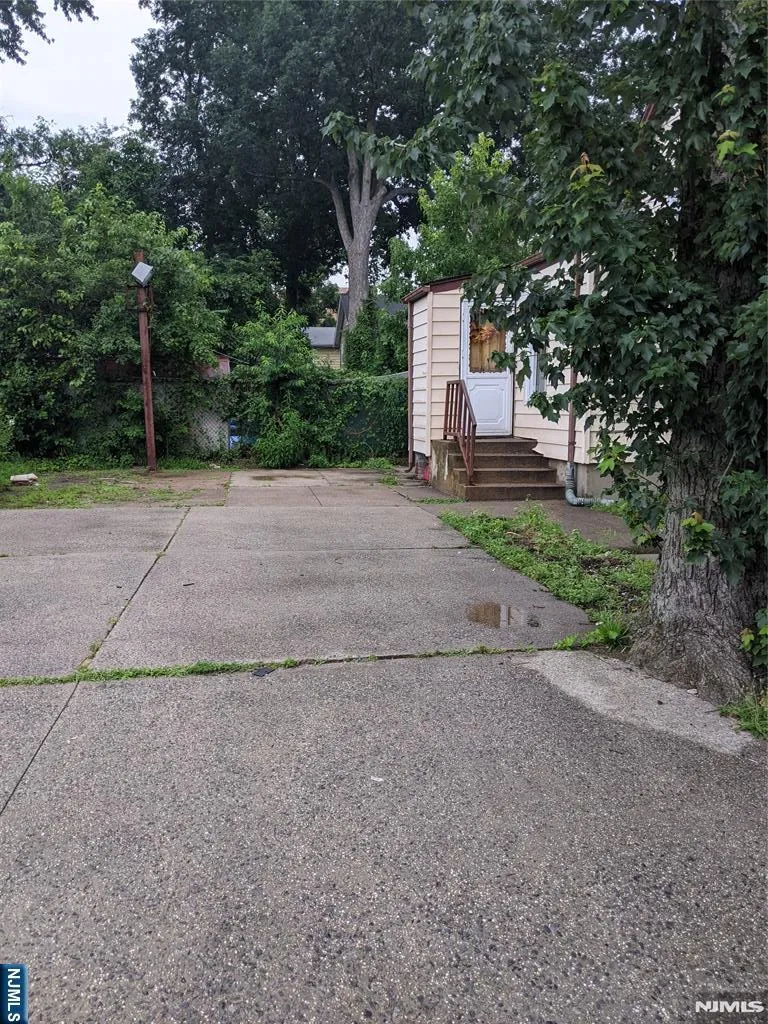 167 Johnson Avenue Hackensack, NJ 07601