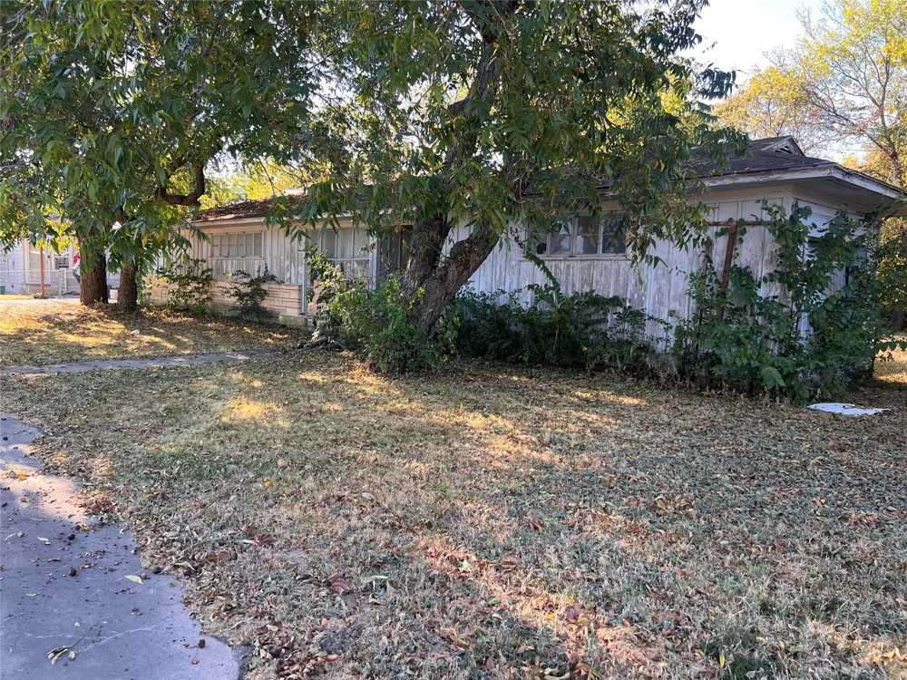 107 W Elm Alvarado, TX 76009