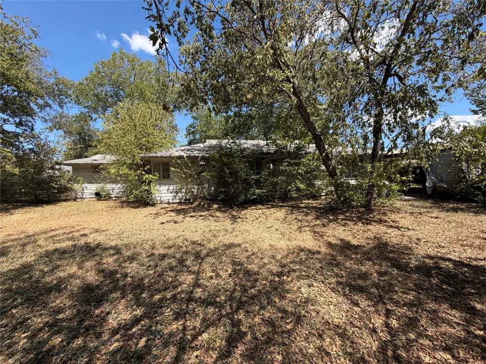 107 W Elm Alvarado, TX 76009
