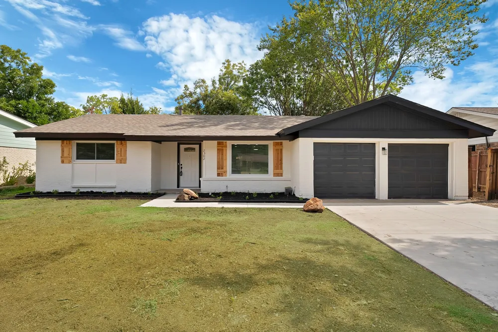 2302 E Mitchell Street Arlington, TX 76010