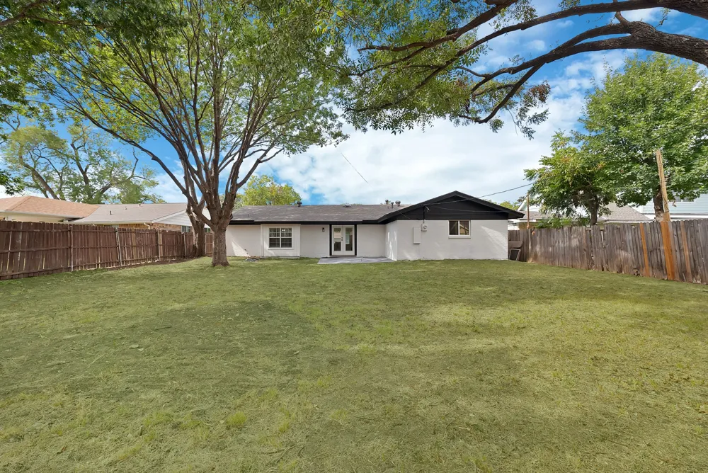 2302 E Mitchell Street Arlington, TX 76010