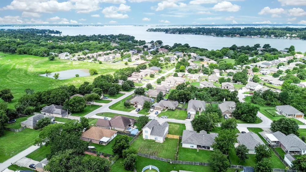 12324 Green Ridge Drive Willis, TX 77318