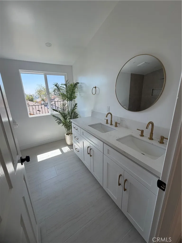 13691 Gavina #609 Sylmar, CA 91342