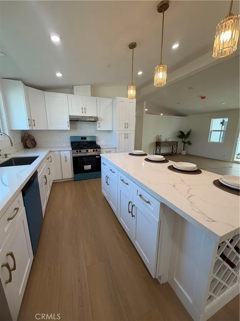 13691 Gavina #609 Sylmar, CA 91342
