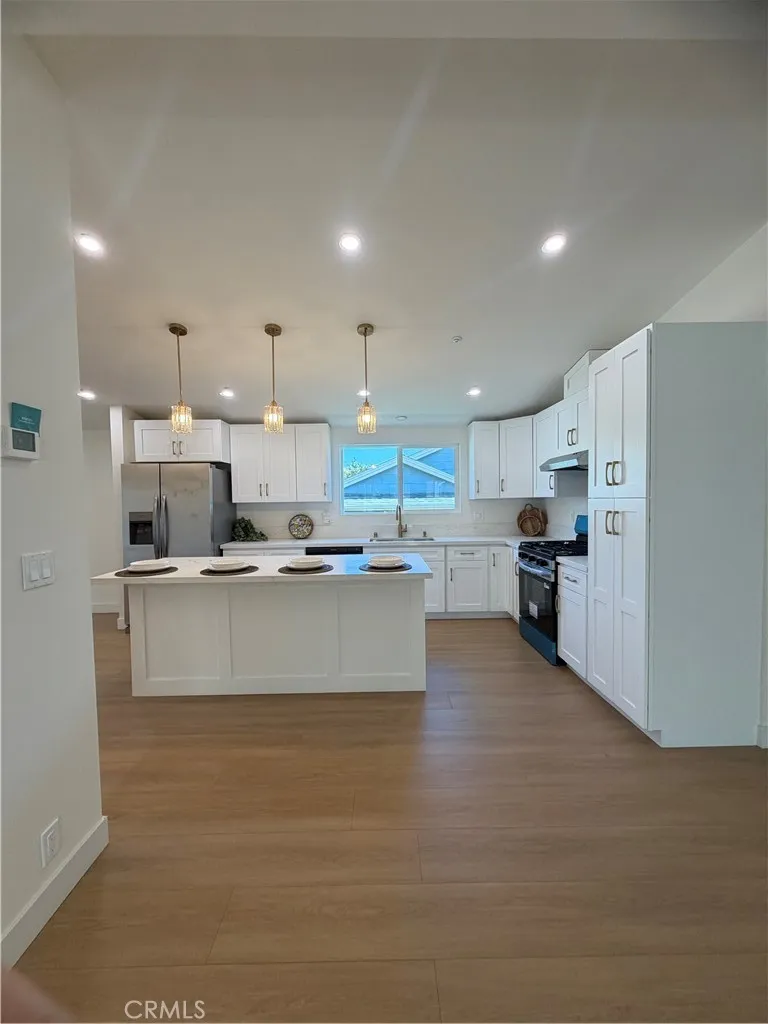13691 Gavina #609 Sylmar, CA 91342