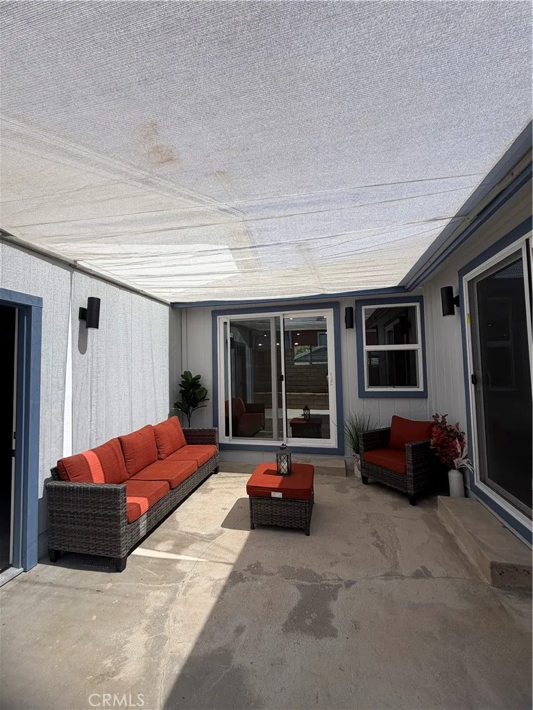 13691 Gavina #609 Sylmar, CA 91342