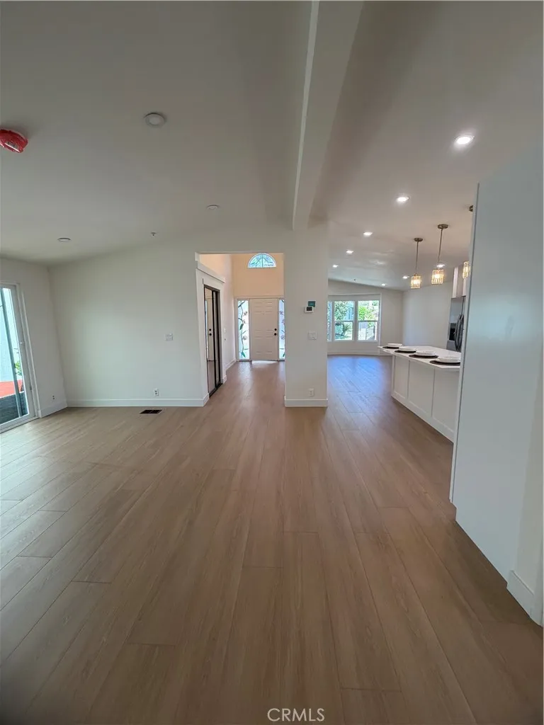 13691 Gavina #609 Sylmar, CA 91342