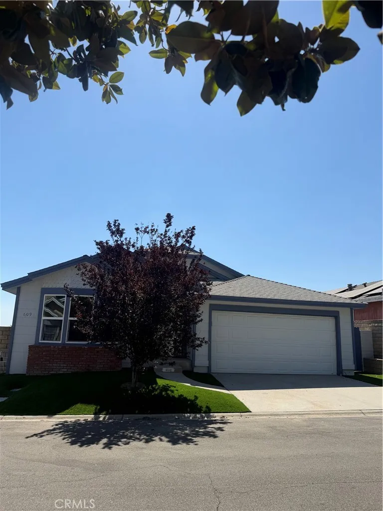13691 Gavina #609 Sylmar, CA 91342