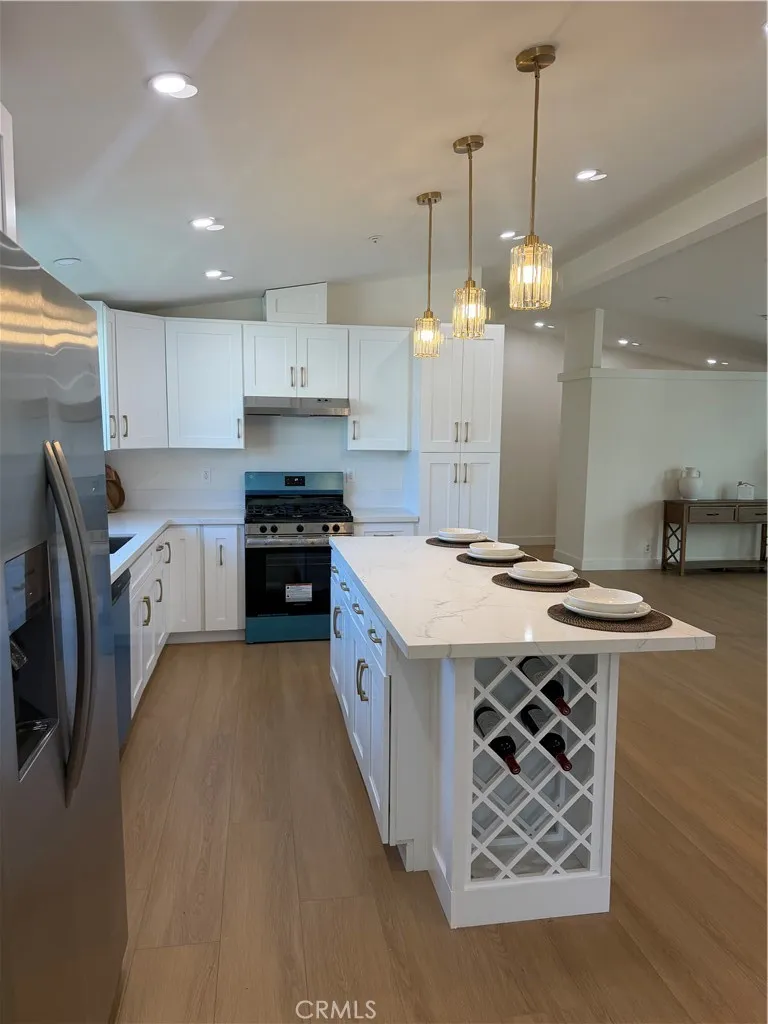 13691 Gavina #609 Sylmar, CA 91342