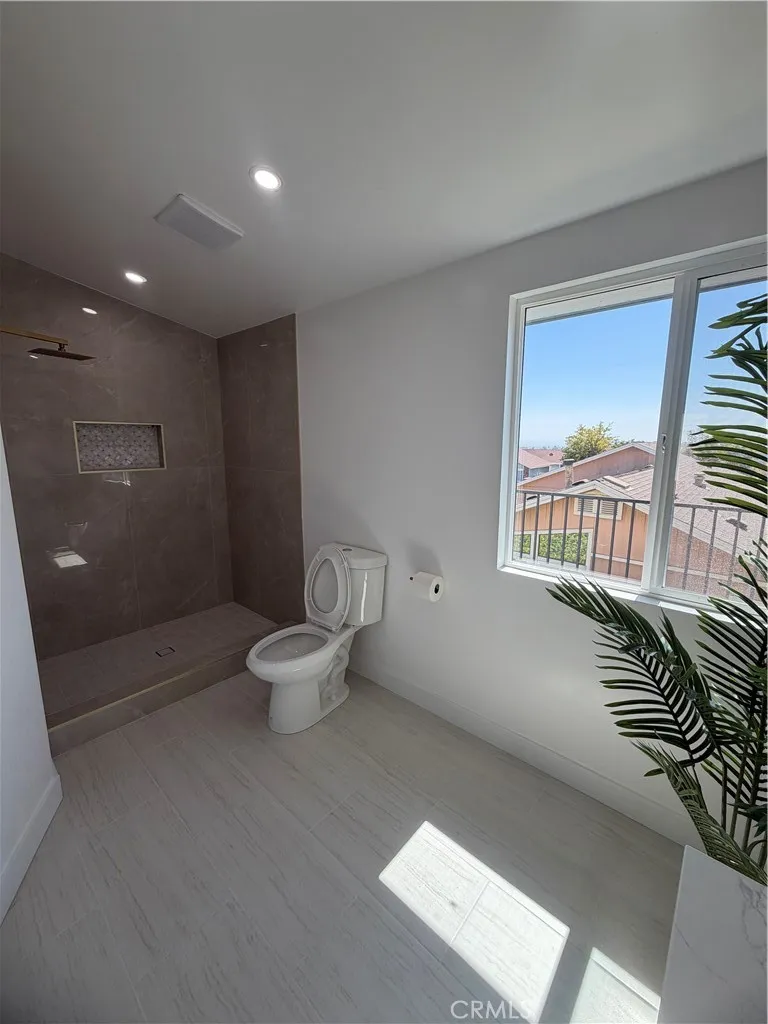 13691 Gavina #609 Sylmar, CA 91342