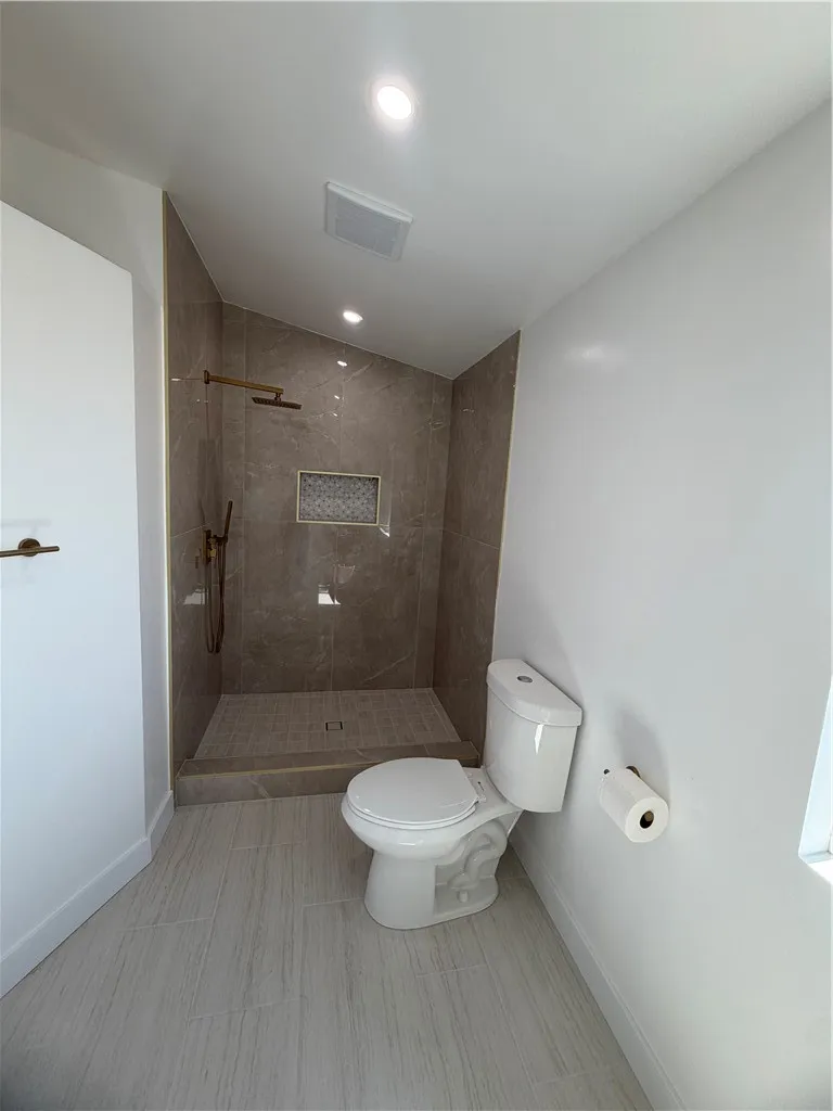 13691 Gavina #609 Sylmar, CA 91342