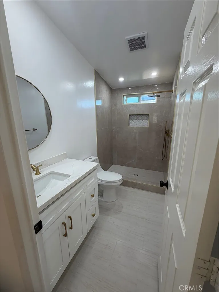 13691 Gavina #609 Sylmar, CA 91342