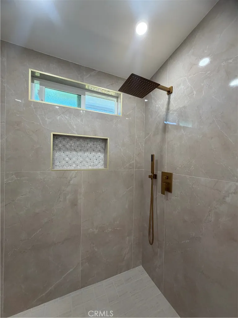 13691 Gavina #609 Sylmar, CA 91342
