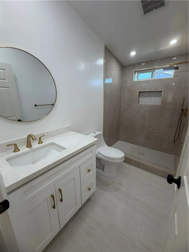 13691 Gavina #609 Sylmar, CA 91342