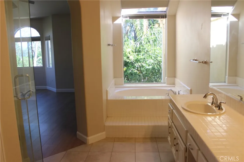 26452 La Scala Laguna Hills, CA 92653