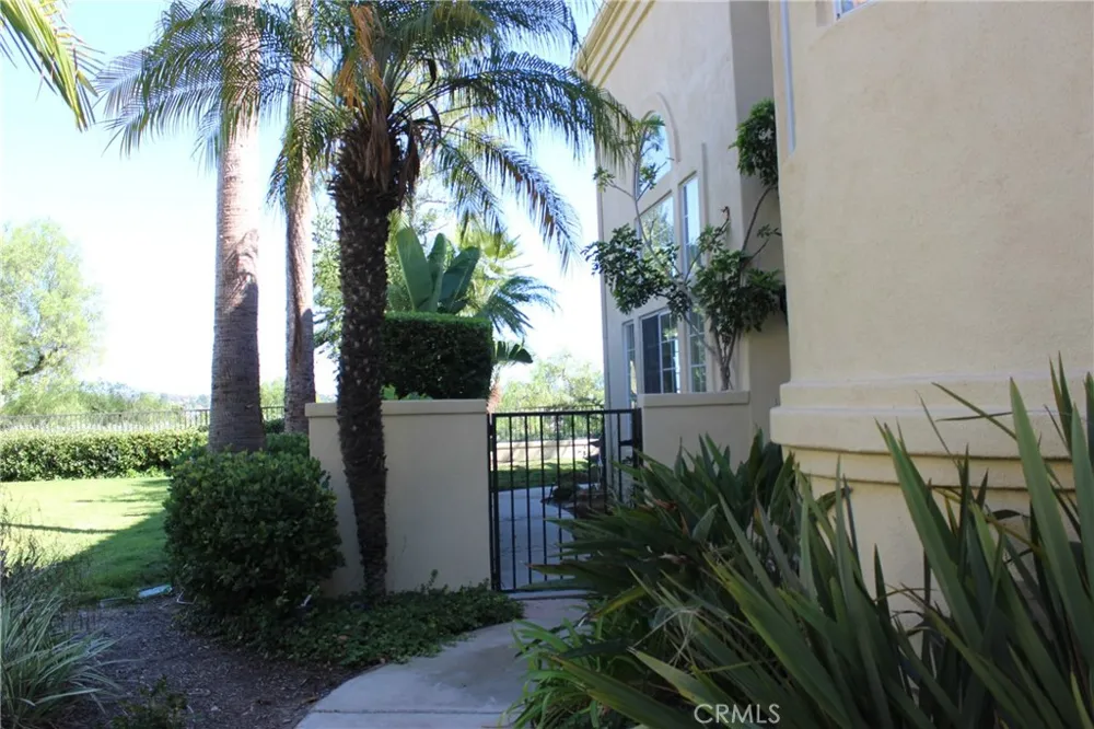 26452 La Scala Laguna Hills, CA 92653