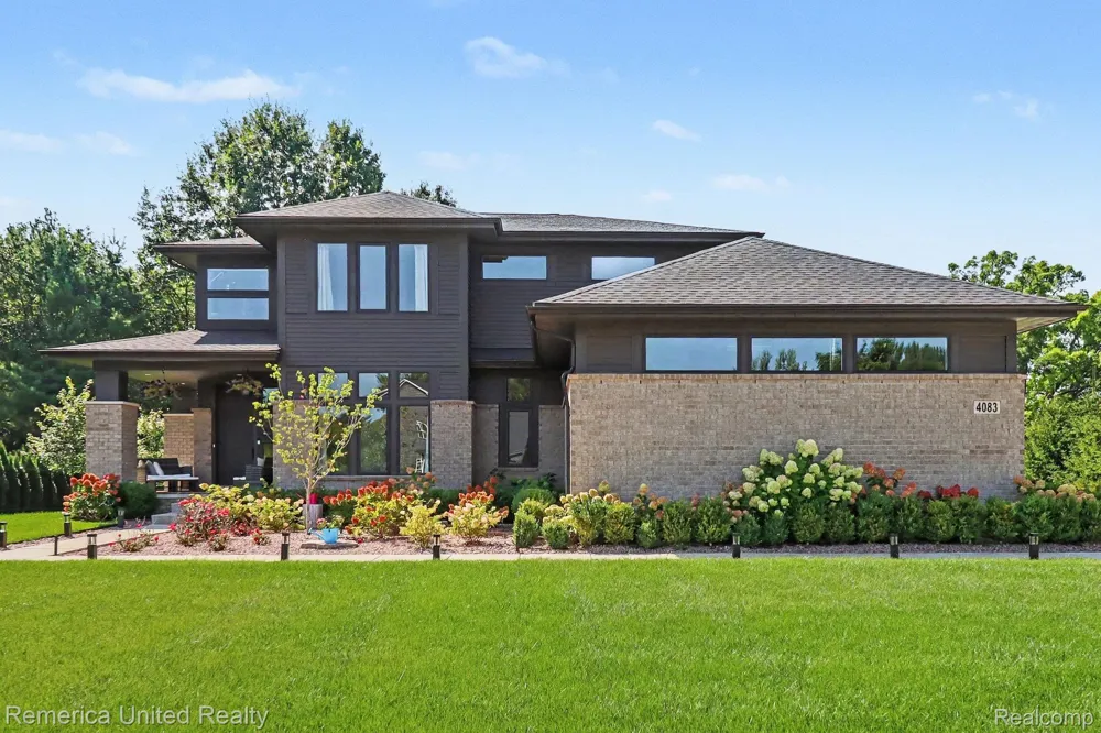 4083 Inverrary Court Commerce Charter Township, MI 48382