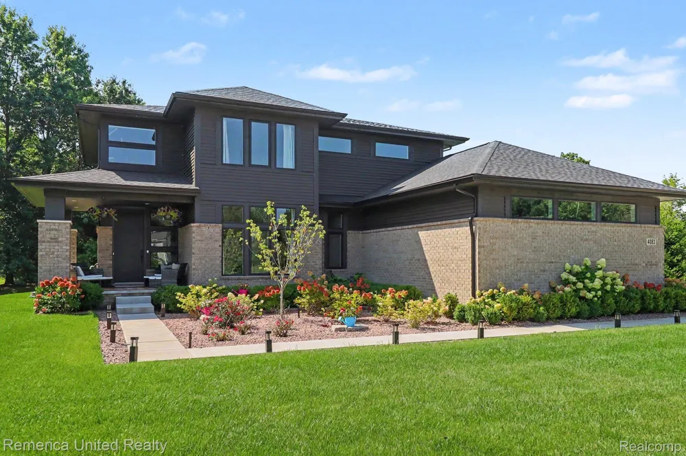 4083 Inverrary Court Commerce Charter Township, MI 48382
