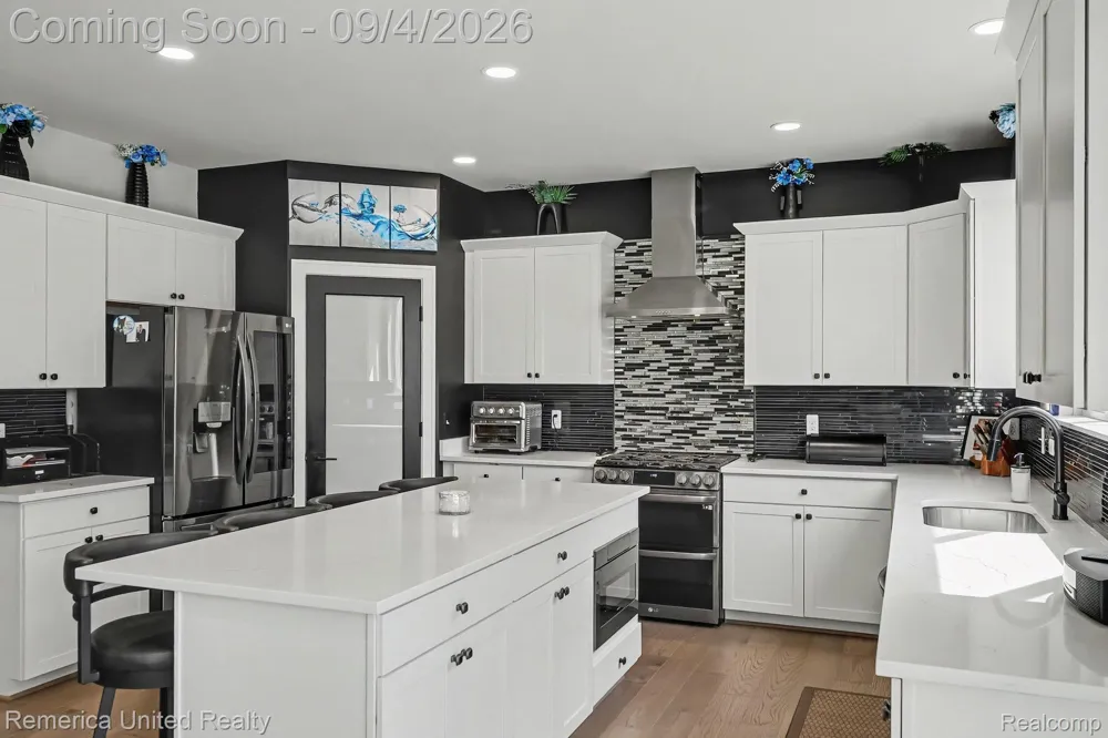 4083 Inverrary Court Commerce Charter Township, MI 48382