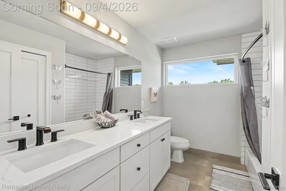 4083 Inverrary Court Commerce Charter Township, MI 48382