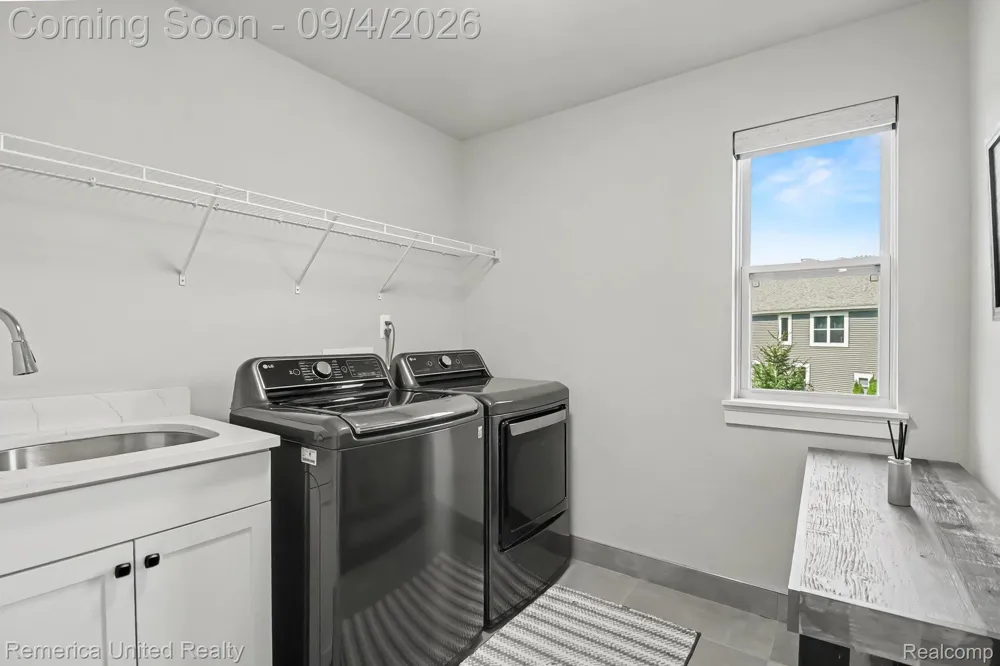 4083 Inverrary Court Commerce Charter Township, MI 48382