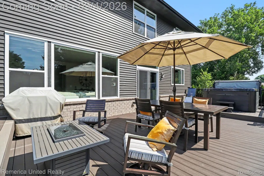 4083 Inverrary Court Commerce Charter Township, MI 48382