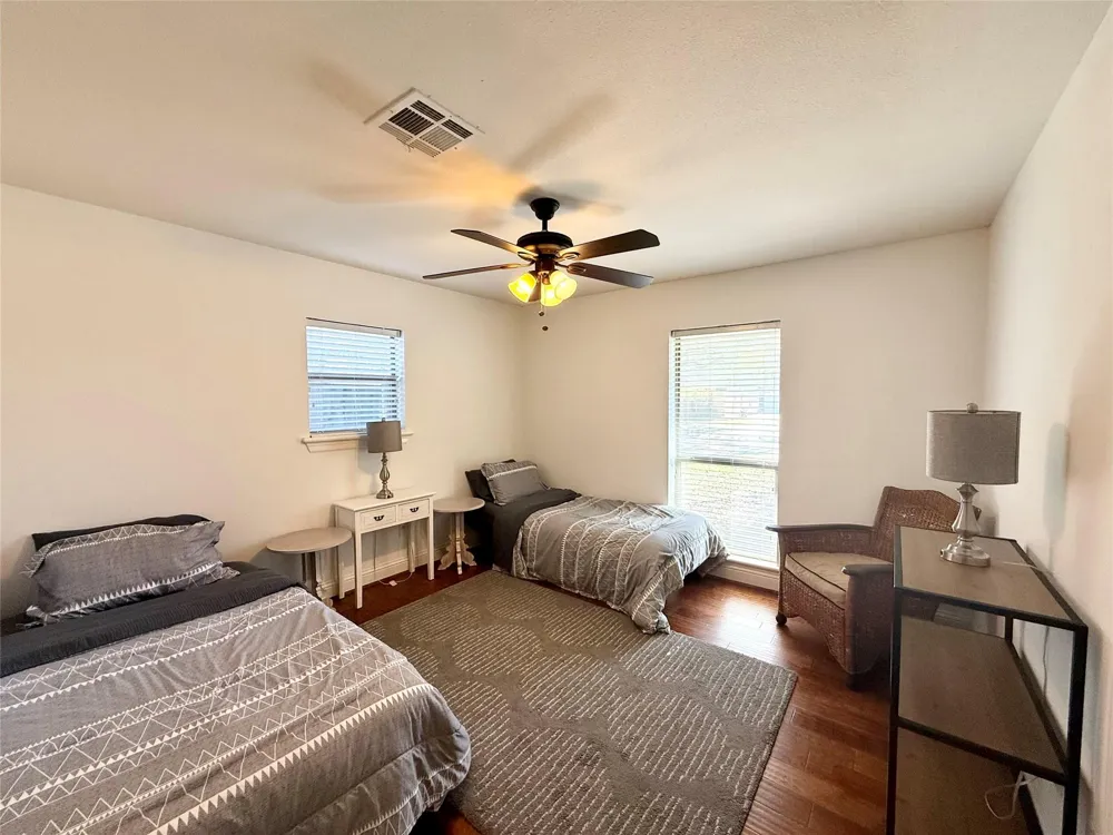 5454 Imogene Street Houston, TX 77096