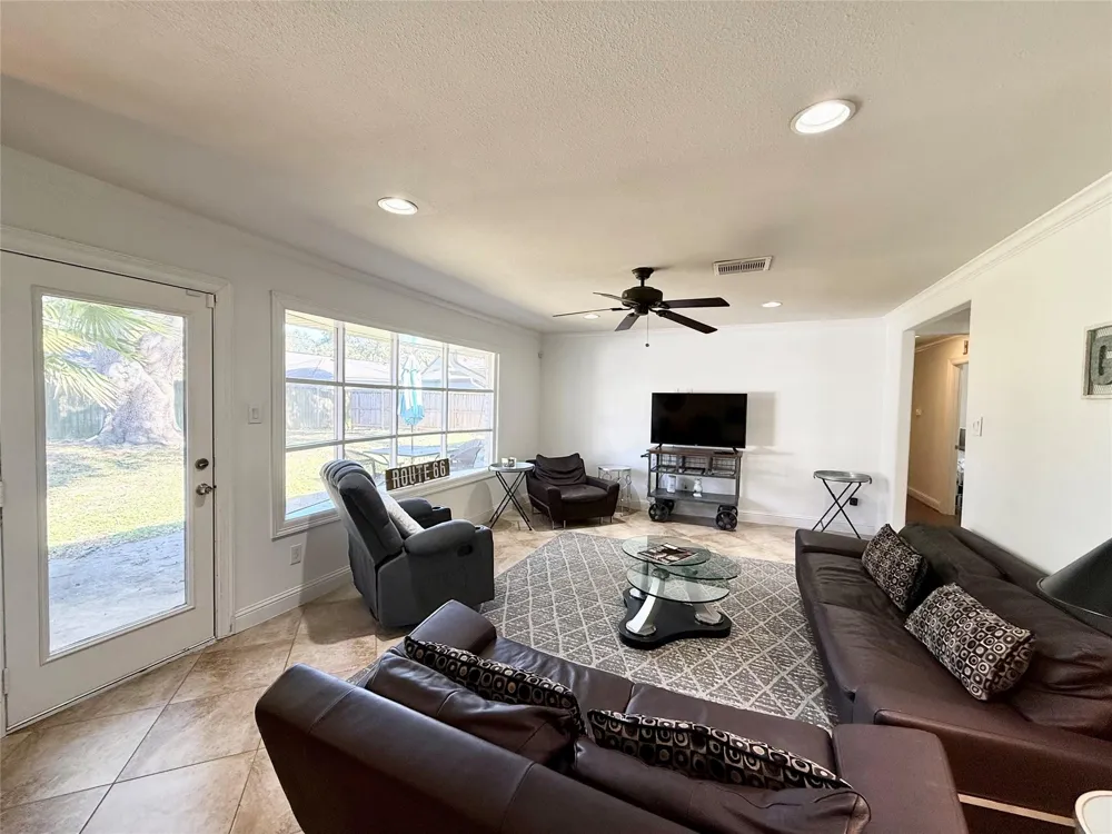 5454 Imogene Street Houston, TX 77096