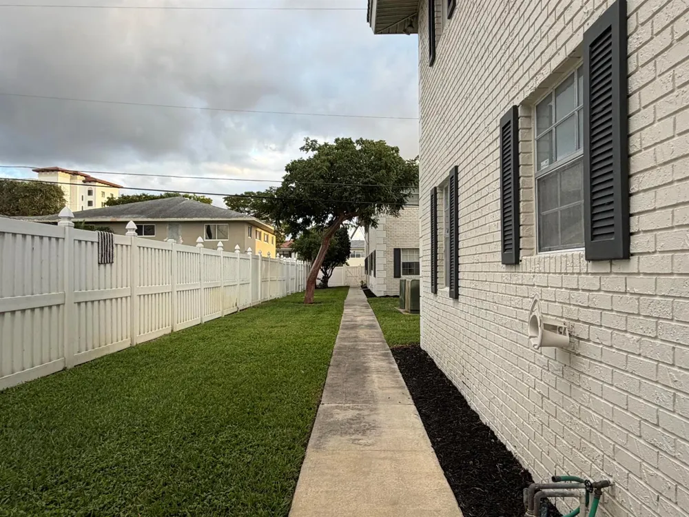 298 SW 6th Street #109 Boca Raton, FL 33432