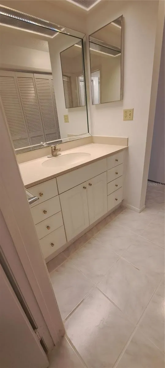 60 KAY COURT Oldsmar, FL 34677