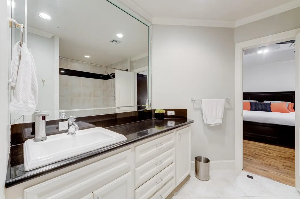 1120 Texas Street #5D Houston, TX 77002