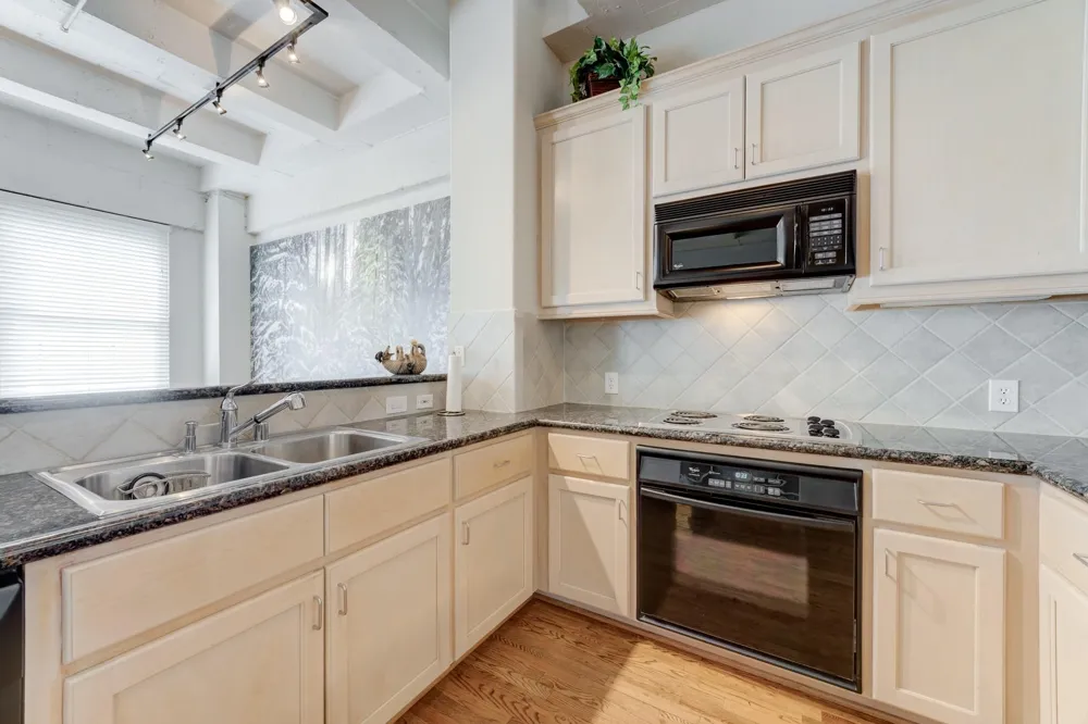 1120 Texas Street #5D Houston, TX 77002