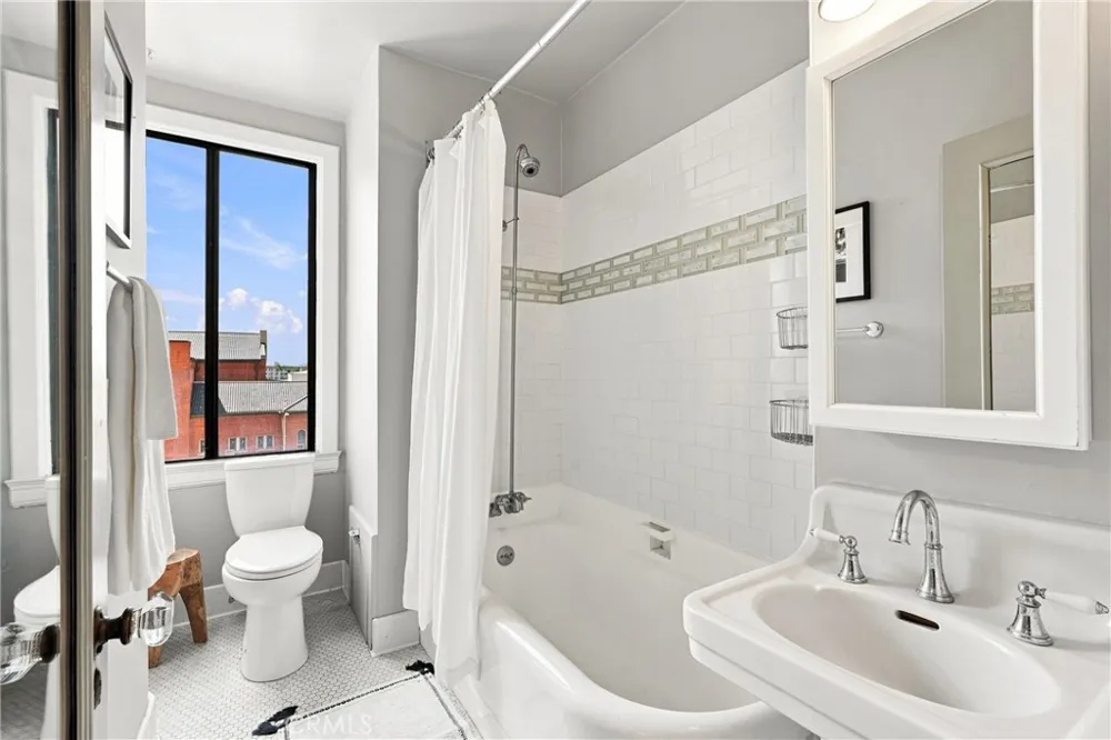 315 W 3rd #401 Long Beach, CA 90802