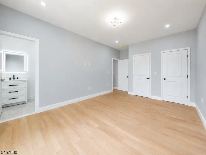 412 Gregory Rd Paramus, NJ 07652