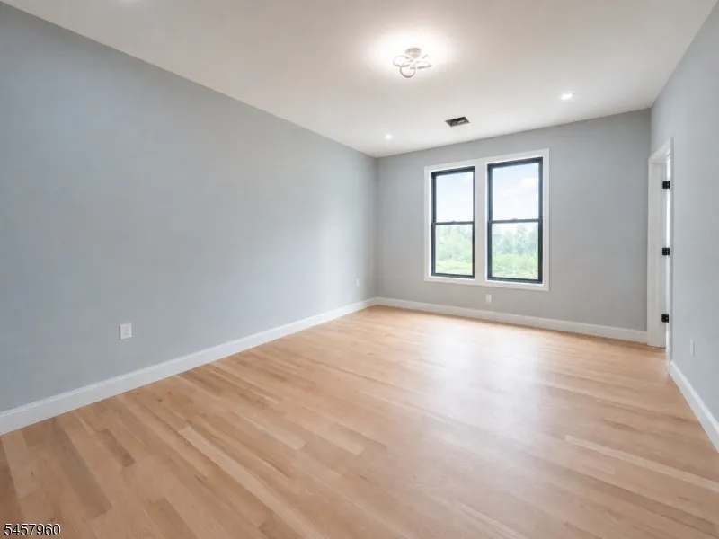412 Gregory Rd Paramus, NJ 07652