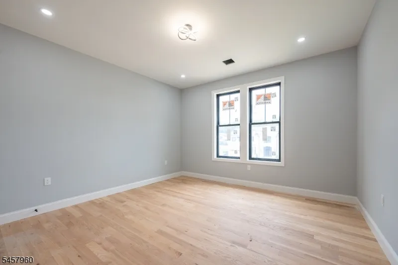 412 Gregory Rd Paramus, NJ 07652