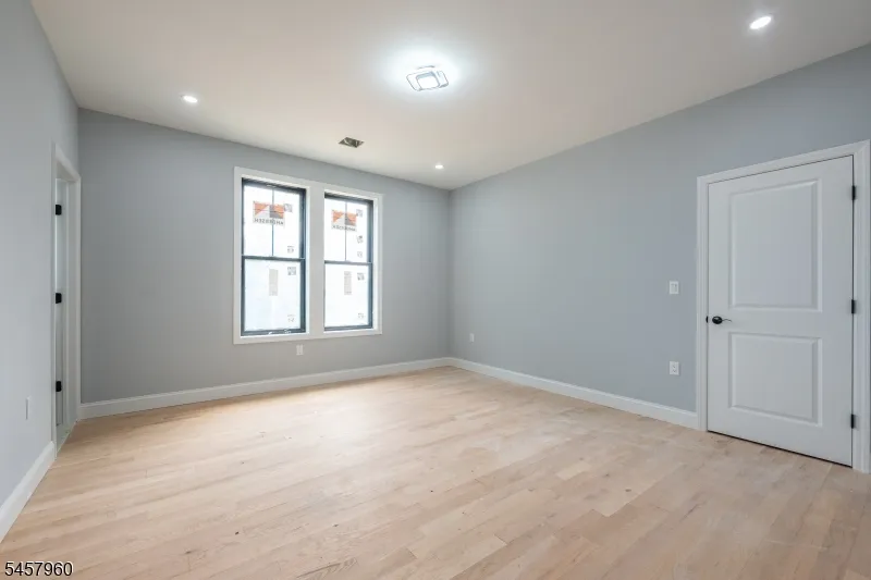 412 Gregory Rd Paramus, NJ 07652