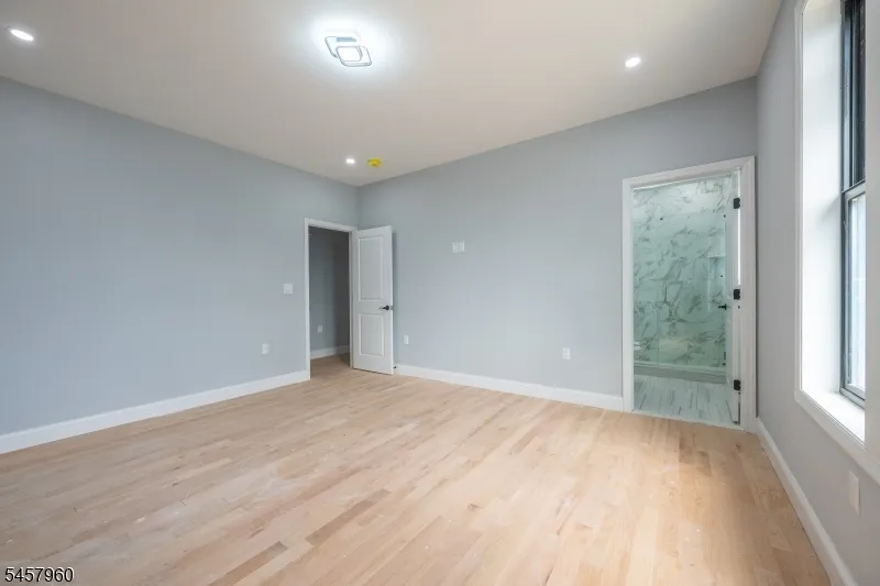 412 Gregory Rd Paramus, NJ 07652