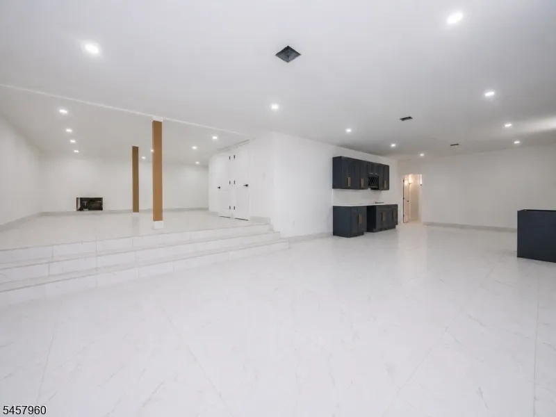 412 Gregory Rd Paramus, NJ 07652