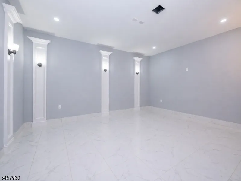 412 Gregory Rd Paramus, NJ 07652