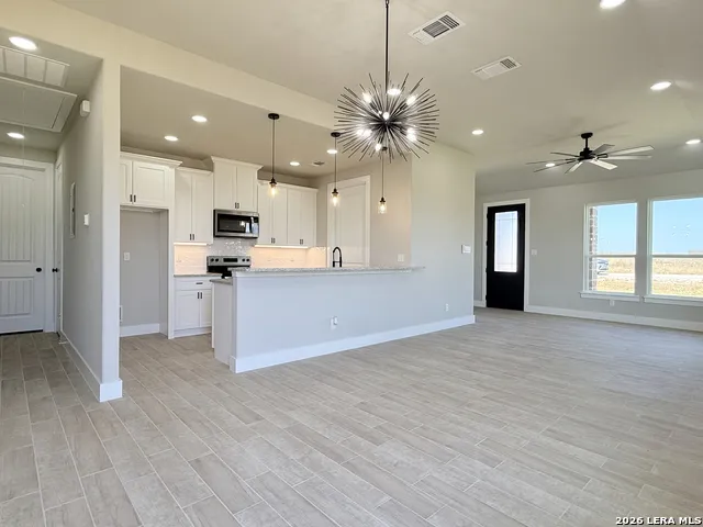 125 Camino Verde Ct La Vernia, TX 78121